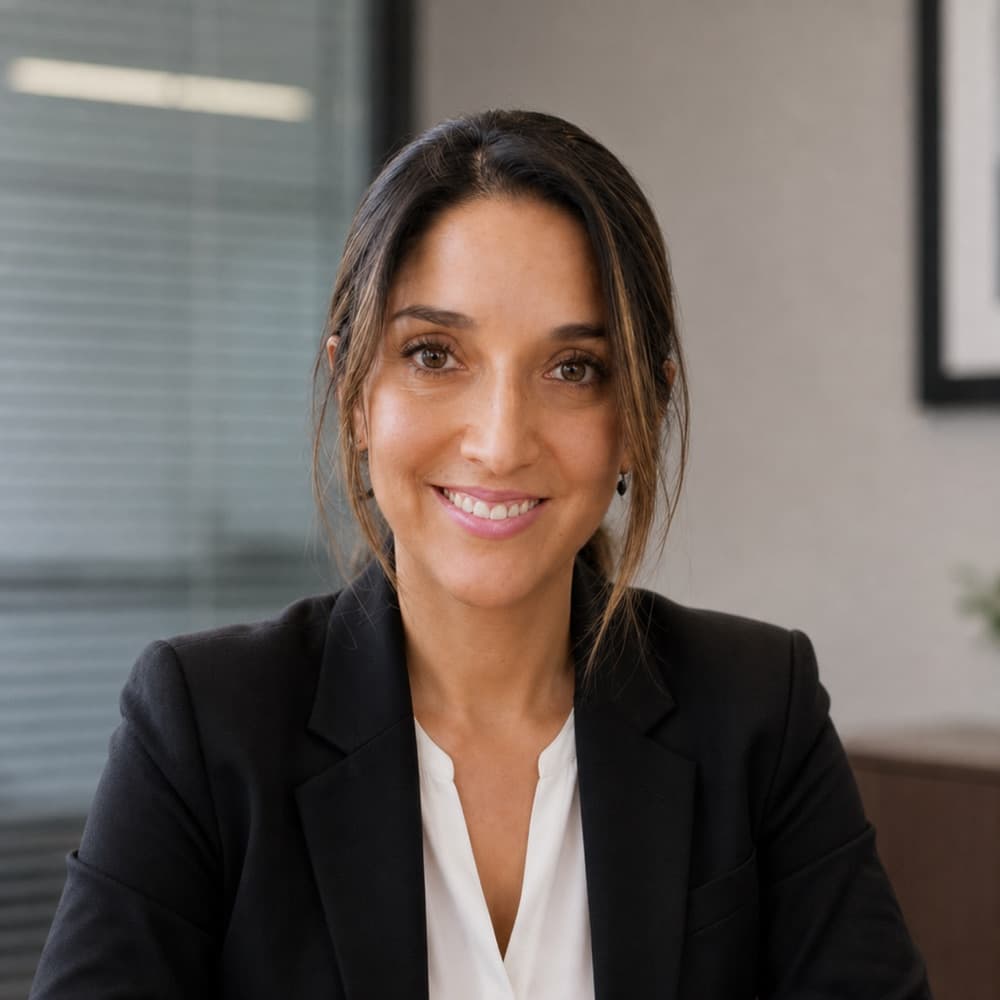 Retrato corporativo de Andrea González, Administradora Certificada MINVU de Edi Center